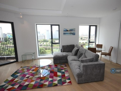 3 bedroom flat for rent in Java House, London, E14