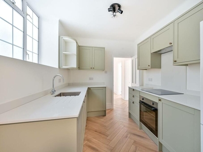 3 bedroom flat for rent in Lower Park, Putney, London, SW15