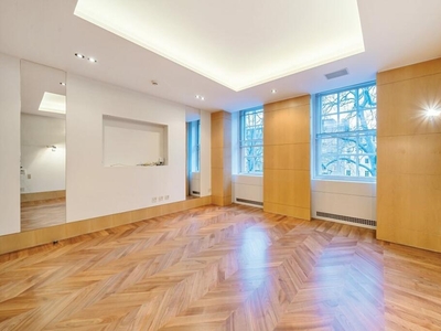3 bedroom flat for rent in Lowndes Square, London, SW1X