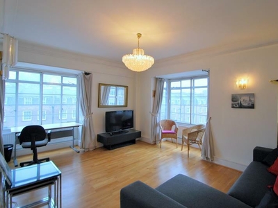 3 bedroom flat for rent in Rossmore Court, Park Road, London NW1