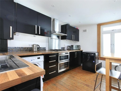 3 bedroom flat for rent in Solon Road, Brixton, London, SW2