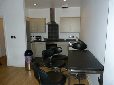 3 bedroom flat for rent in St Mary Street, Cardiff, CF10