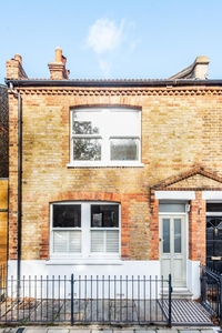 3 bedroom house for rent in Robson Road London SE27