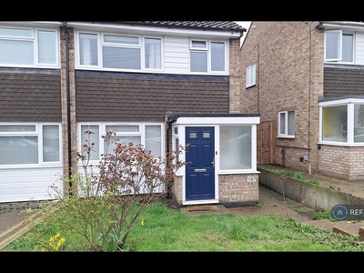 3 bedroom semi-detached house for rent in Hatch Road, Pilgrims Hatch, Brentwood, CM15