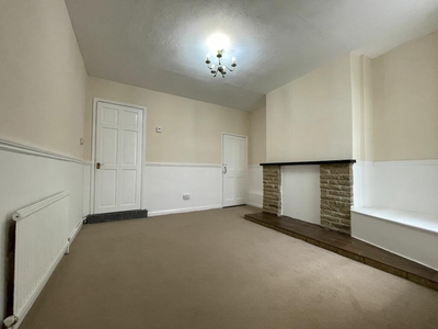 3 bedroom terraced house for rent in Victoria Street, Nottingham, NG15