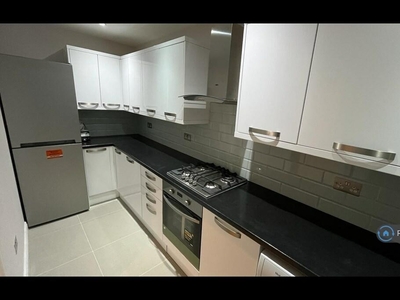 3 bedroom terraced house for rent in Whytecroft, Middlesex, TW5