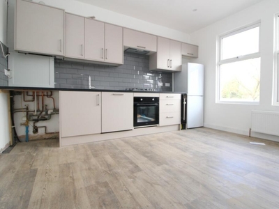 4 bedroom apartment for rent in South Ealing Road, Ealing, W5