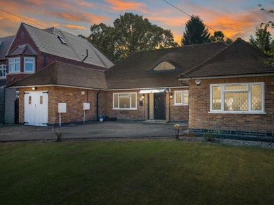 4 bedroom bungalow for rent in The Broadway, Oadby, Leicester, LE2