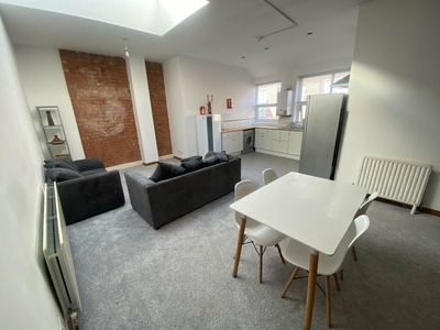 4 bedroom flat for rent in 16 Albion Street, Leicester, , LE1