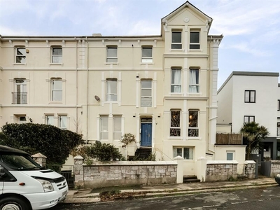 4 bedroom flat for rent in Hillsborough, Mannamead, Plymouth, PL4