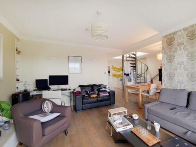 4 bedroom flat for rent in Sutherland Avenue, Maida Vale, London, W9