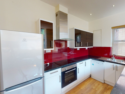 4 bedroom ground floor flat for rent in Flat 1, 24 Burns Street, Nottingham, NG7 4DT, NG7