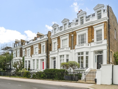 4 bedroom luxury Semidetached House for sale in London, United Kingdom