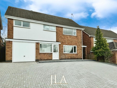 4 bedroom semi-detached house for rent in Harefield Avenue, Leicester, LE3