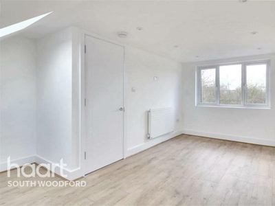 4 bedroom terraced house for rent in Uplands Road, Woodford Green, IG8