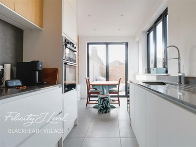 5 bedroom end of terrace house for rent in Eglinton Hill, SE18