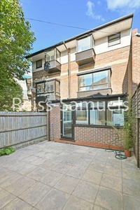 5 bedroom semi-detached house for rent in Ironmongers Place,Canary Wharf, London, E14