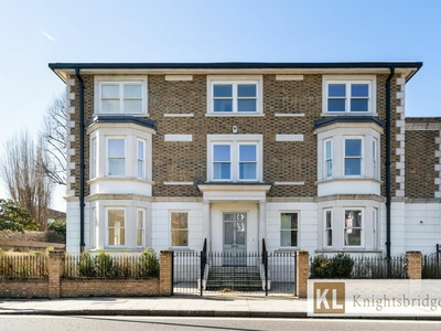 5 bedroom terraced house for rent in Station Road, London, SW13