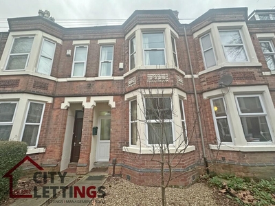 6 bedroom terraced house for rent in Church Grove, NG7