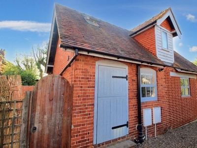 Barn conversion to rent in Manor Road, Guildford GU2