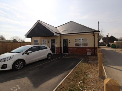Bungalow to rent in Lower Ashley Road, New Milton BH25