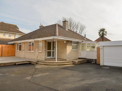 Detached bungalow to rent in Saltlands Avenue, Bridgwater TA6