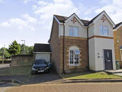 Detached house for sale in Foster Close, Cheshunt, Waltham Cross EN8