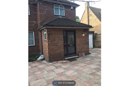 Detached house to rent in Albert Street, Slough SL1