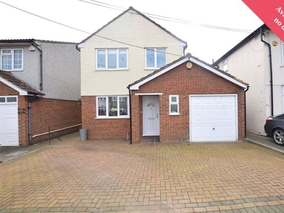 Detached house to rent in Birch Road, Romford RM7
