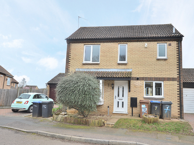Detached house to rent in Hall Piece Close, Northampton NN3