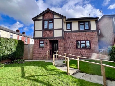 Detached house to rent in St. Peters Road, Congleton CW12