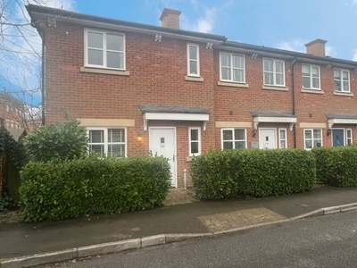 End terrace house to rent in Knowle Avenue, Fareham, Hampshire PO17
