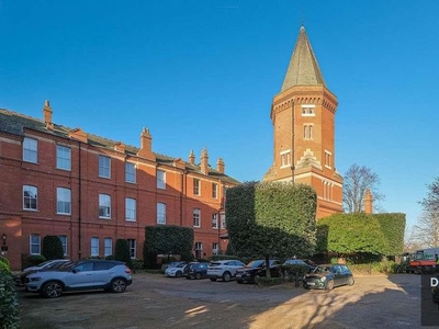 Flat for sale in Rosebury Square, Woodford Green IG8
