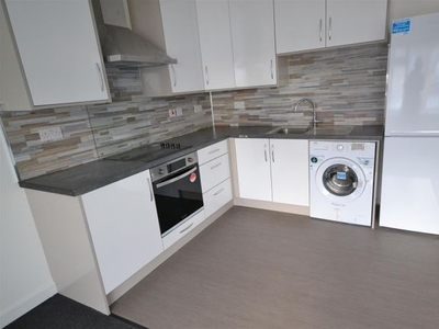 Flat to rent in New Road, Croxley Green, Rickmansworth, Hertfordshire WD3