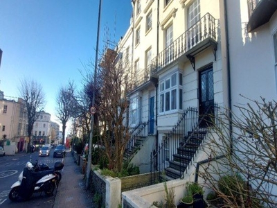 Flat to rent in Montpelier Road, Brighton BN1