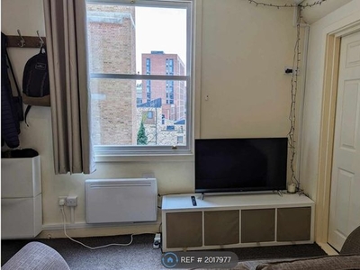 Flat to rent in Bath Street, Nottingham NG1