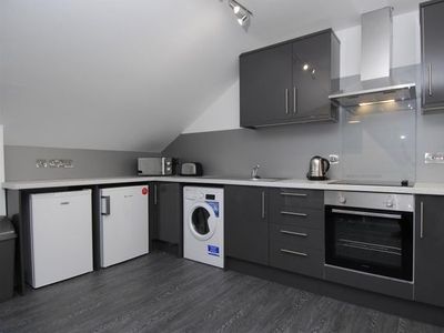 Flat to rent in Belgrave Lane, Mutley, Plymouth PL4