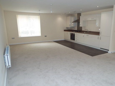 Flat to rent in Canal Court, Worcester WR5