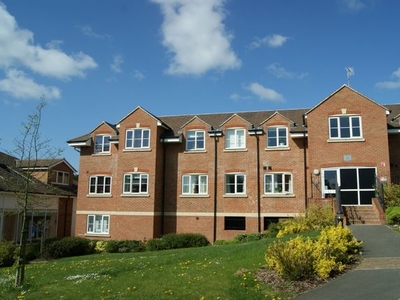 Flat to rent in Giles House, Bells Hill Green SL2