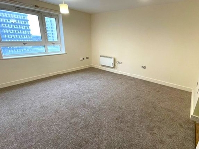 Flat to rent in Hainault Street, Ilford IG1
