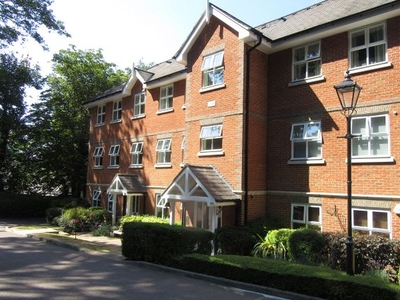 Flat to rent in Harrison Close, Hitchin SG4