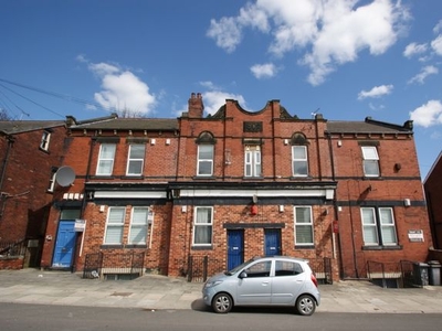 Flat to rent in Hartley Avenue, Woodhouse, Leeds LS6
