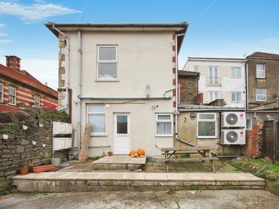 Flat to rent in High Street, Bristol BS16