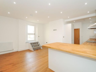 Flat to rent in High Street, Newmarket CB8