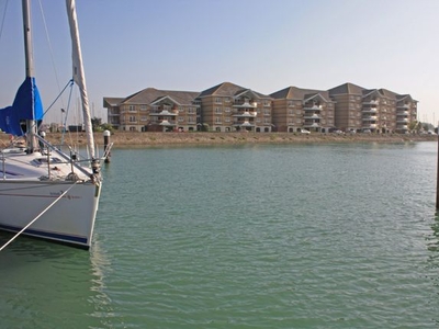 Flat to rent in Lock Approach, Port Solent, Portsmouth PO6