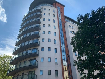 Flat to rent in Lower Canal Walk, Southampton SO14