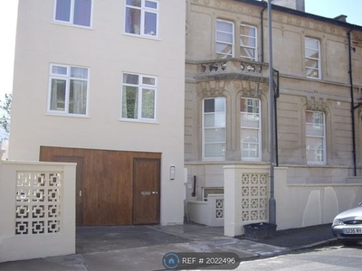 Flat to rent in Lower Redland Road, Bristol BS6