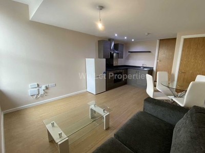 Flat to rent in Metropolitan House, Old Trafford M16