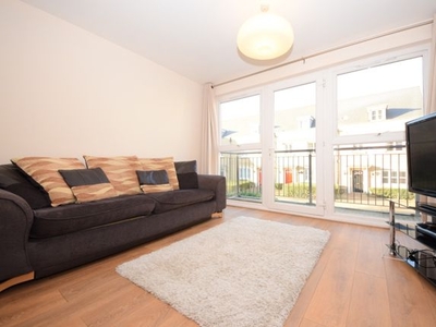 Flat to rent in Monarch Way, Ilford IG2
