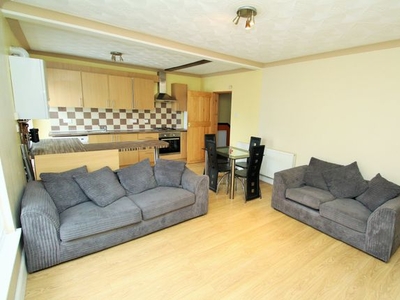 Flat to rent in Oxford Road, Reading RG1